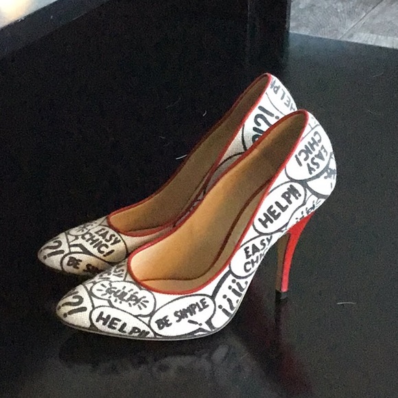 Moschino Shoes - ✨ 2X HP ✨ Fabulous Moschino heels